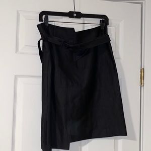 Black women’s skirt with belt